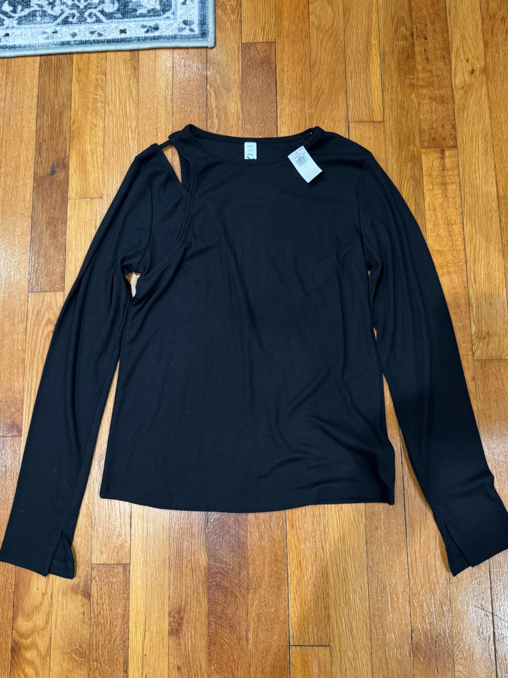 Old Navy Black Long Sleeve Cutout Tee